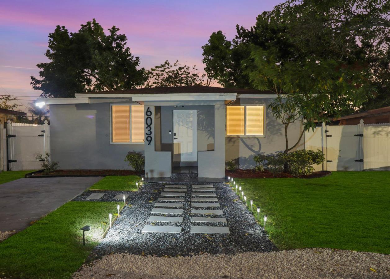 Spacious And Luxurious Home Centrally Located Between Miami And Ft. Lauderdale Miramar Kültér fotó